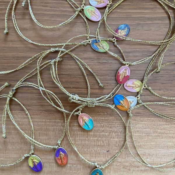Bracciale Vergine Maria colorato - immagine 2