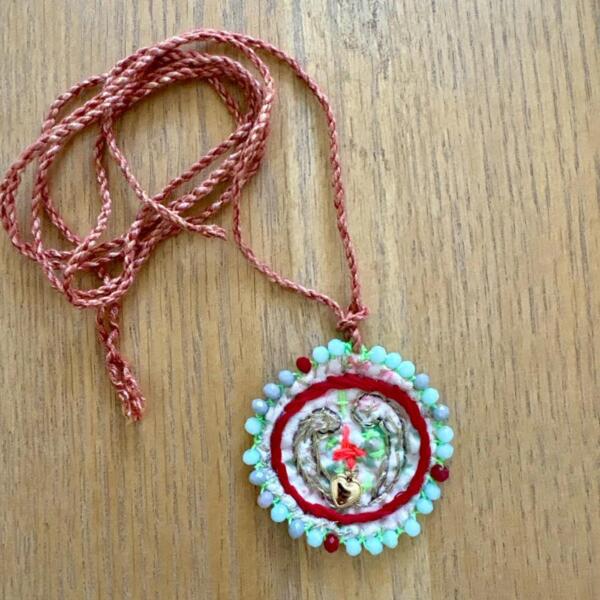 Collana  Rosone di  Pezza Cordoncino - immagine 2
