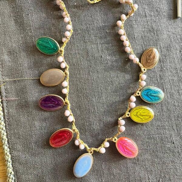 Collana Medaglie Crochet Miracolosa - immagine 3